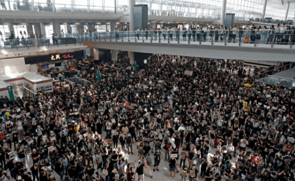 望长城内外：香港反对派又干蠢事了