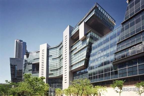 香港折叠：权贵乐土与平民末路
