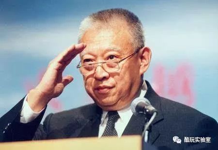 香港折叠：权贵乐土与平民末路