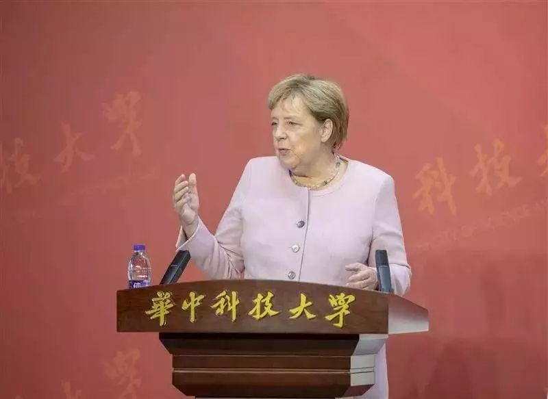 共产主义的红旗不倒，资本就不敢为所欲为