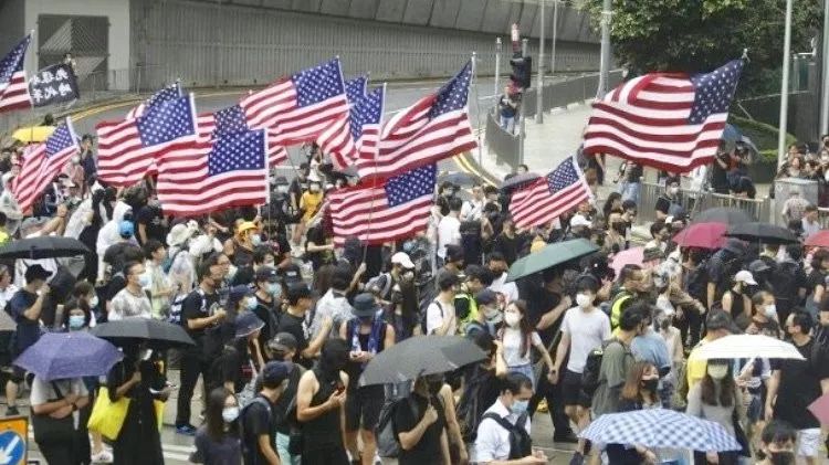 今天的暴乱事件是一个极其危险的信号（附带视频）