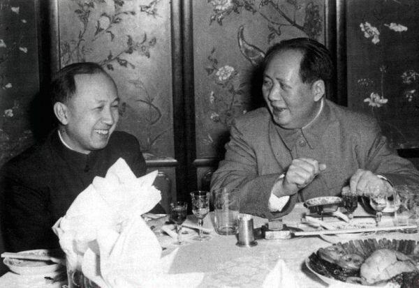 胡新民：毛泽东与“东风快递”