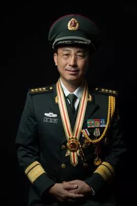今天我们为什么要大阅兵？至少是为了让2100万英烈看看这可爱的中国！