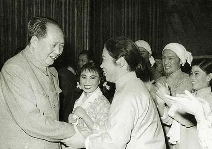 胡新民：毛泽东是怎样倡导“百花齐放”的