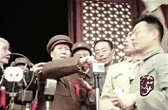哼一万遍《我和我的祖国》，不如去看它一遍