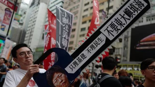 穷人的地狱，富人的天堂，香港地产富豪们是如何“摘瓜”的？