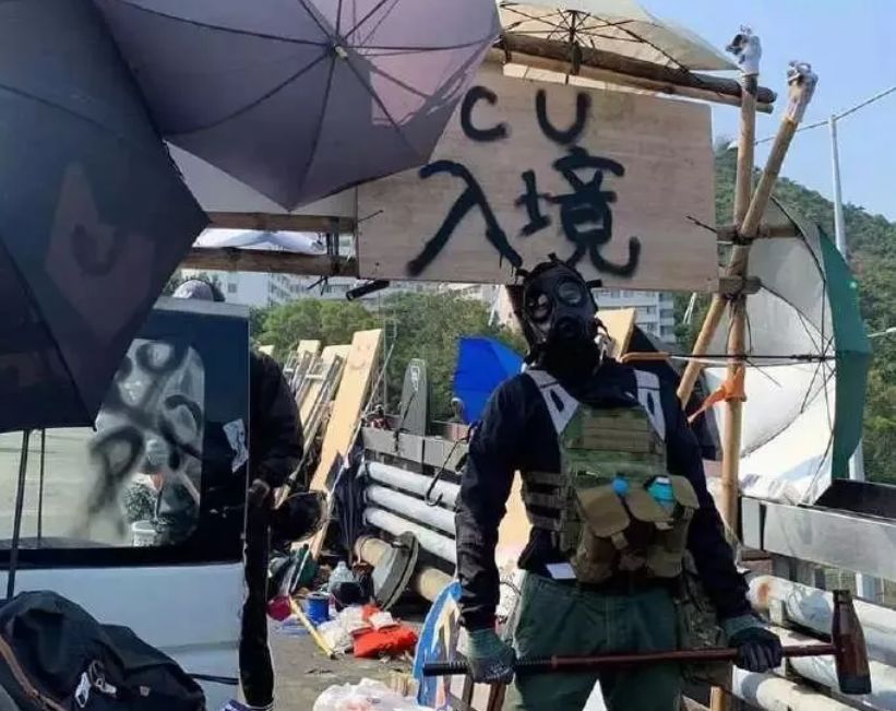 淫乱、吸毒、斗殴、背叛，香港暴乱是《革命机》的现实投射