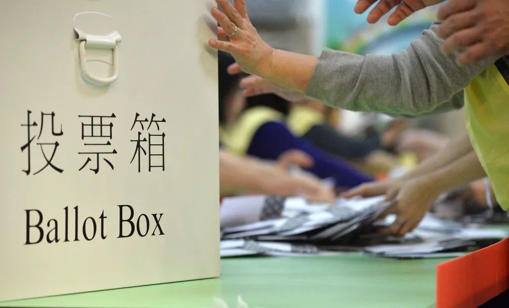 “嫖到失联”的英驻港领馆雇员为何此时反水？大有玄机……