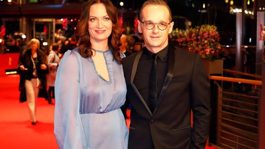 捅香港马蜂窝?这国外长活该被蜇得满头包!