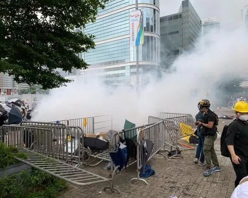 今天关于香港的消息，都挺意味深长……