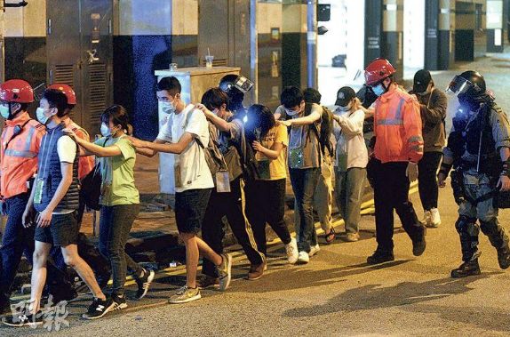 今天关于香港的消息，都挺意味深长……